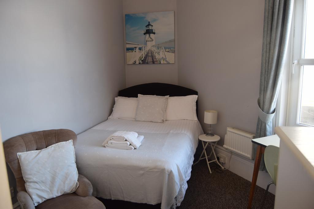 Bed and Breakfast The Blenheim Dawlish Esterno foto