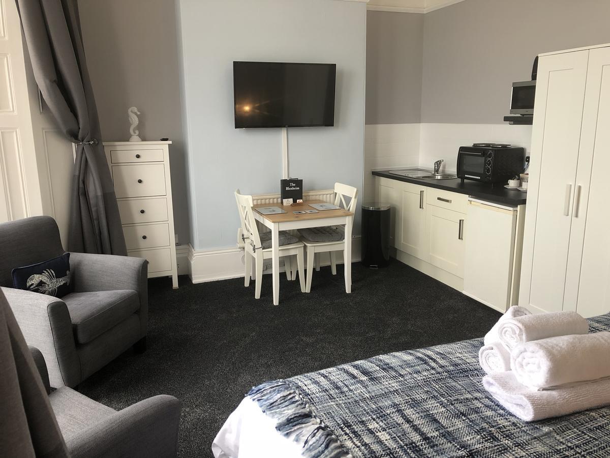Bed and Breakfast The Blenheim Dawlish Esterno foto