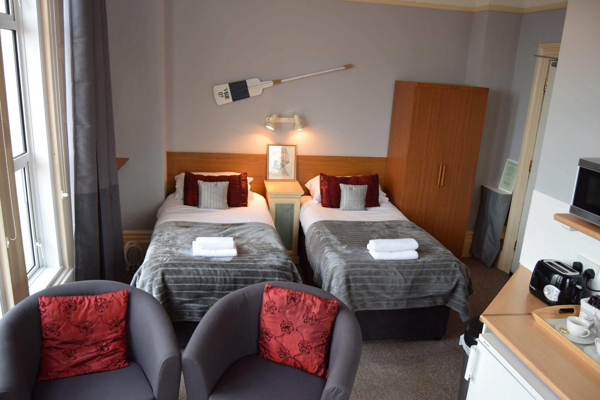 Bed and Breakfast The Blenheim Dawlish Esterno foto