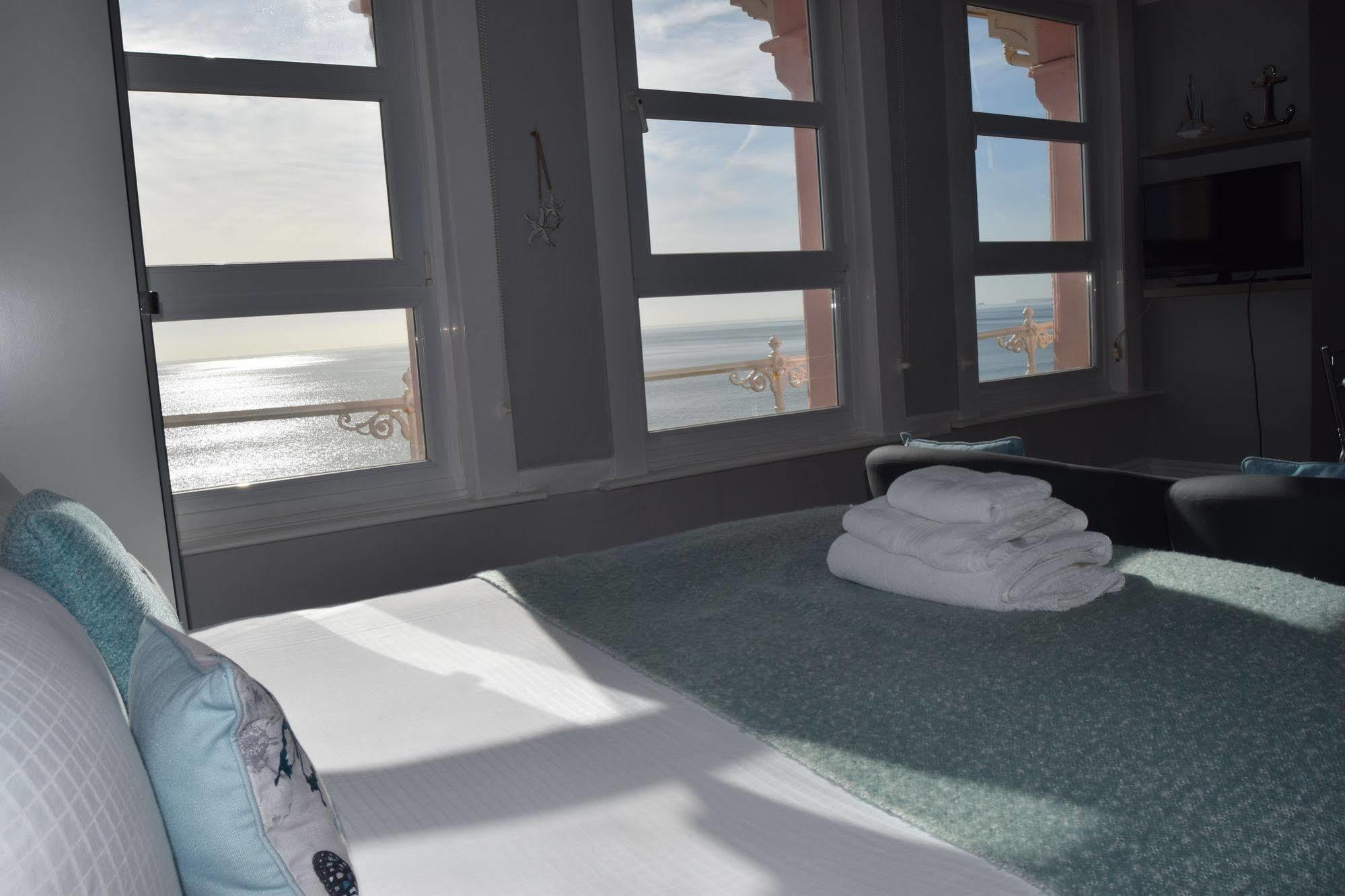Bed and Breakfast The Blenheim Dawlish Esterno foto