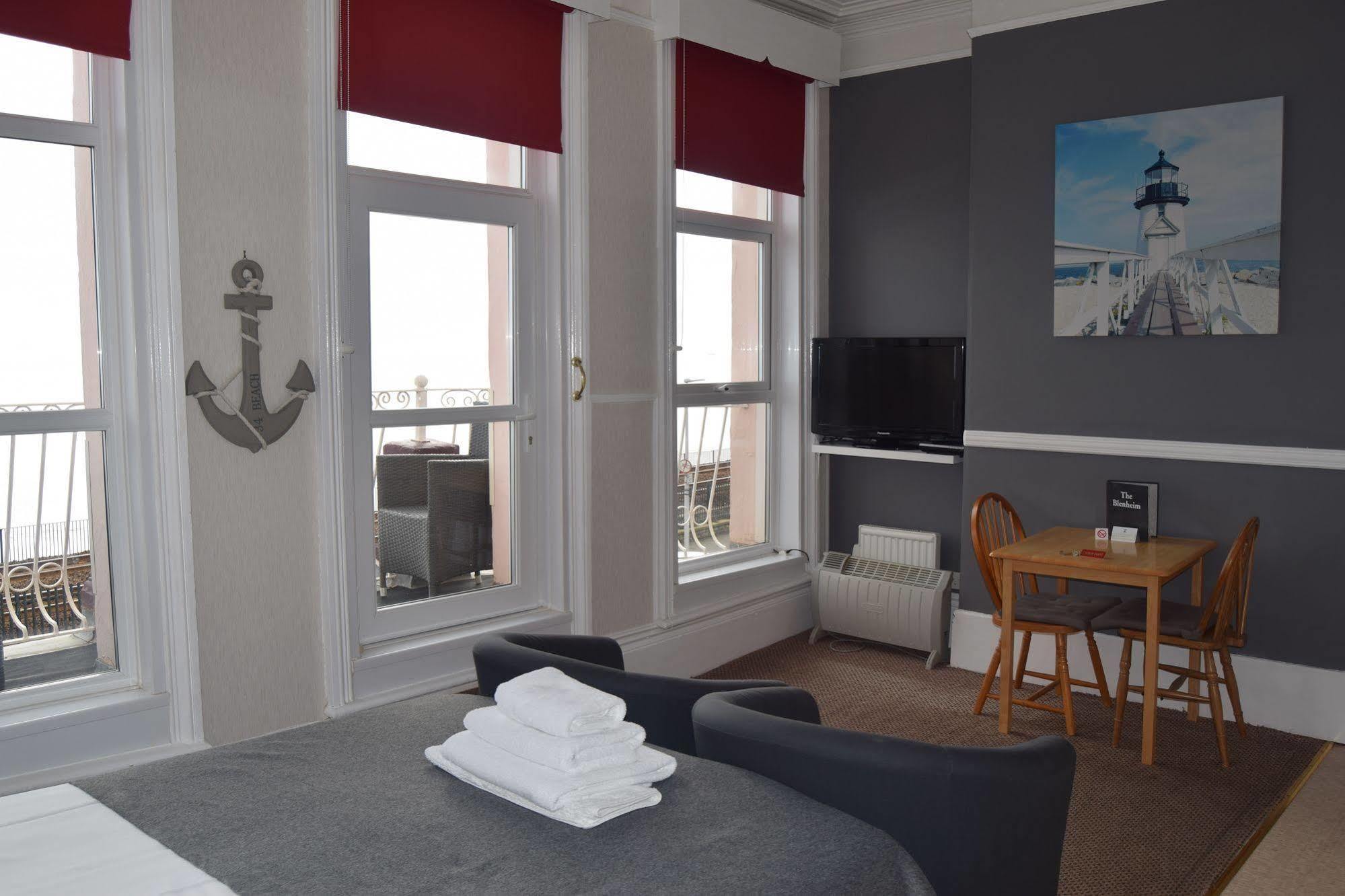 Bed and Breakfast The Blenheim Dawlish Esterno foto