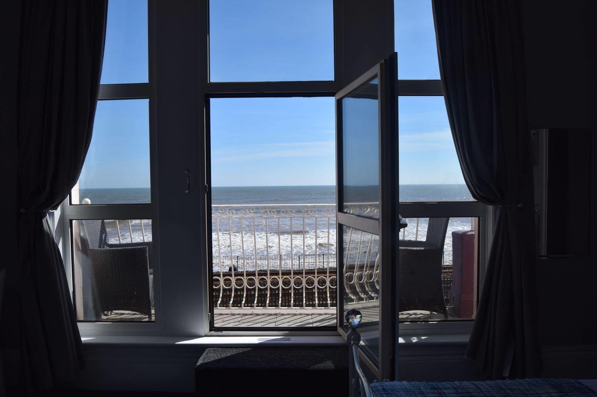Bed and Breakfast The Blenheim Dawlish Esterno foto