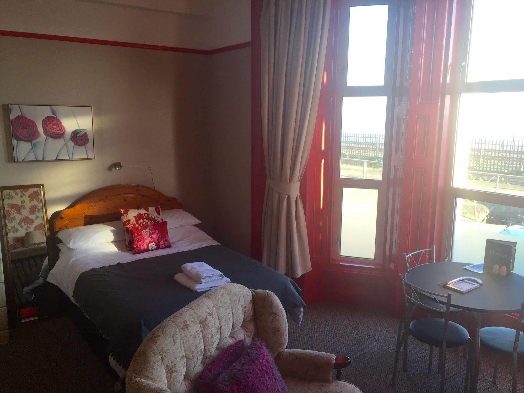 Bed and Breakfast The Blenheim Dawlish Esterno foto