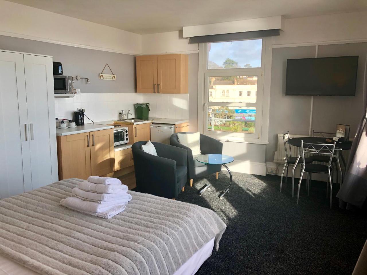 Bed and Breakfast The Blenheim Dawlish Esterno foto