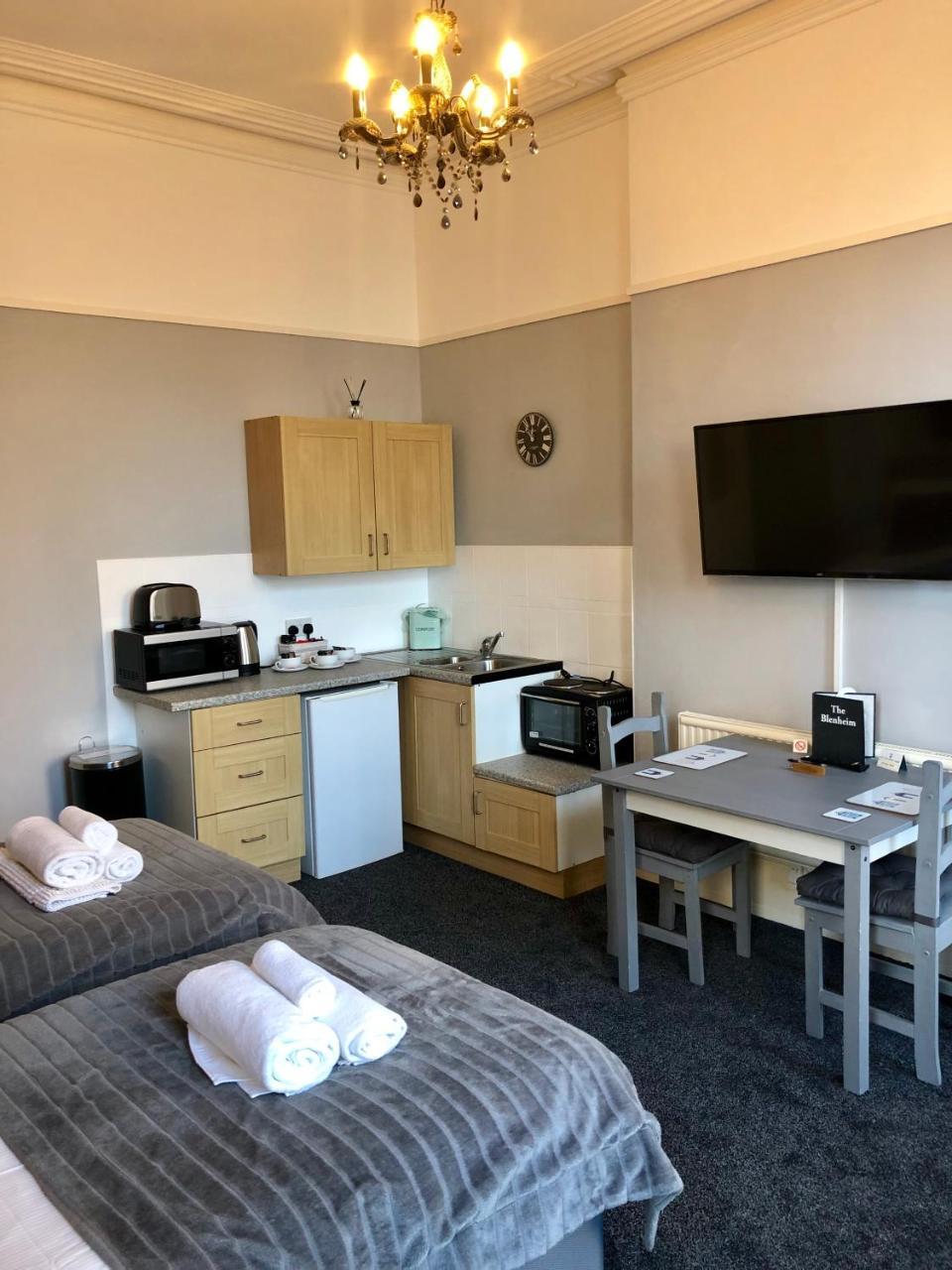 Bed and Breakfast The Blenheim Dawlish Esterno foto