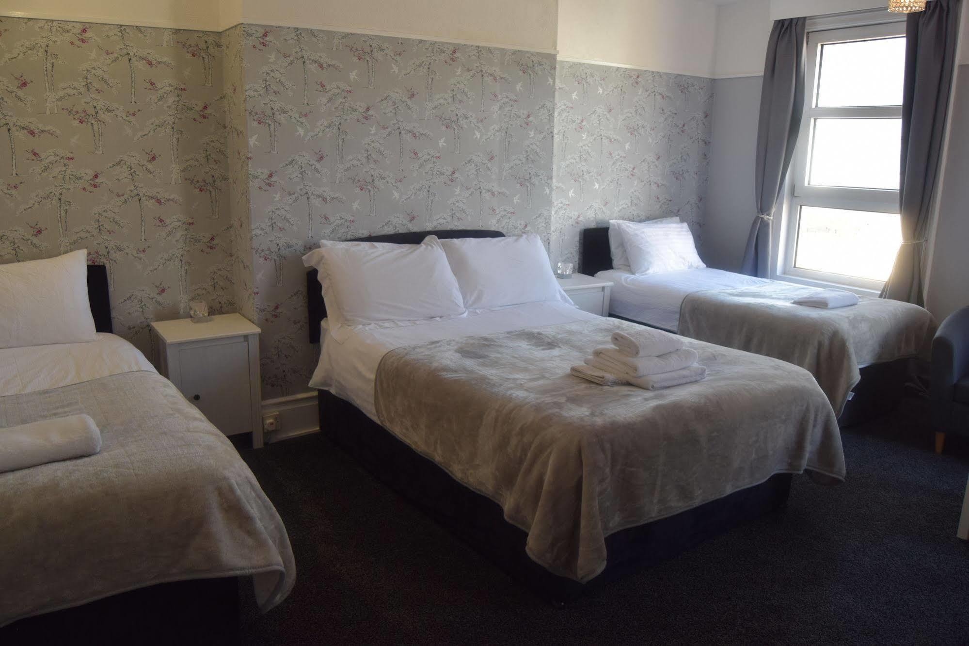 Bed and Breakfast The Blenheim Dawlish Esterno foto