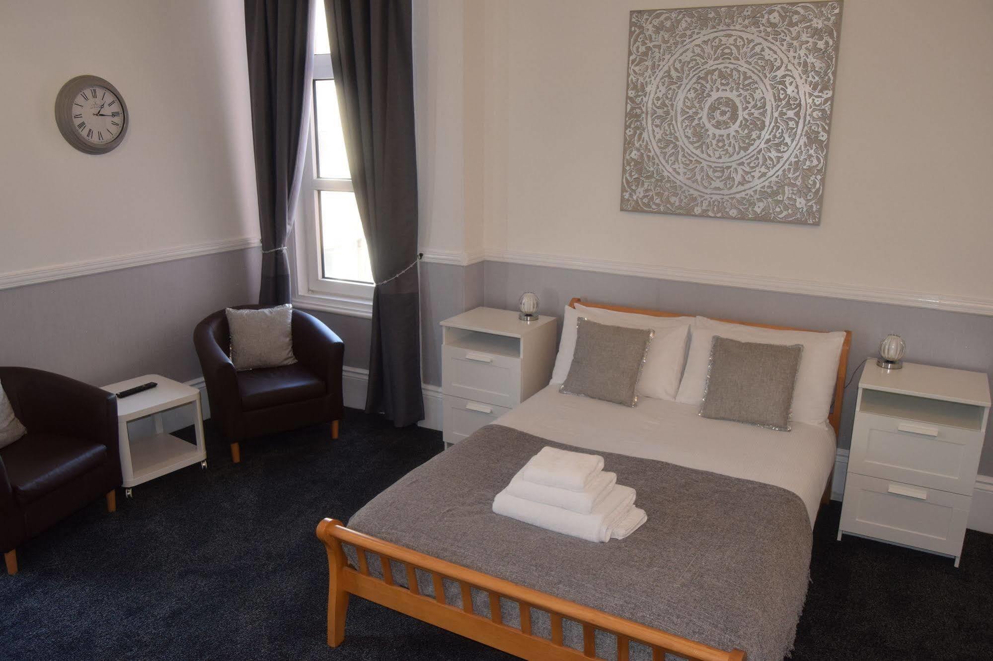 Bed and Breakfast The Blenheim Dawlish Esterno foto